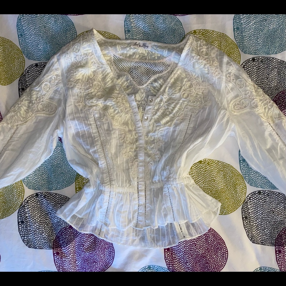 Cropped lace blouse